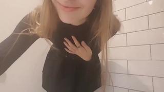 best школьница молодые показала в школе кискуголая секс ласкает себяпоказав всё мастурбация мастурбирует киску best