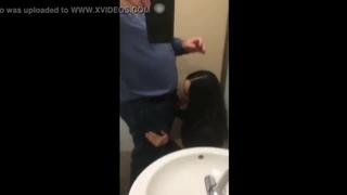 best нагло трахает дочь друга в рот пока отца нет дома выебал в ротик шлюху best
