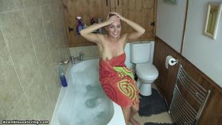 best hayley marie 49 засветила грудь в ванной downblouse best