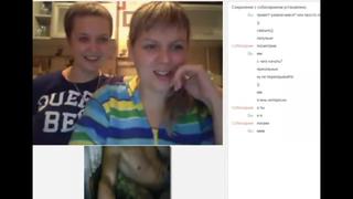 best две девчули веселят парней чат рулетка omegle skype вирт школьница вебкамера молодые грудь показала сиськи развели best
