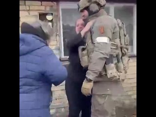 best рамзан кадыров в своём тг канале опубликовал видео на котором чеченские спецназовцы на украине провожают женщину к best