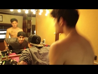 best люк натягивает штаны джею the janoskians real girls eat cake behind the scenes 23 июн 2014 г best