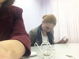 best студенка блондиночка трет фасолинку прямо в универе а знойная подружка помогает ей секси секс ебля член пизда пися best