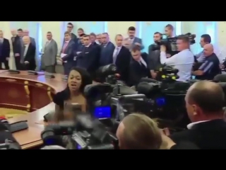 best обнажённая негритянка пыталась сорвать встречу лукашенко и порошенко 21072017 best
