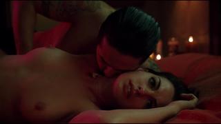 best энн хэтэуэй anne hathaway бижу филлипс bijou phillips крэйзи havoc 2005 720p компиляция эротических сцен best