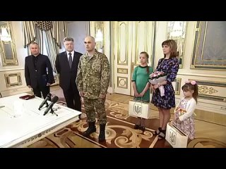best особое мнение порошенко наградил освобожденного командира киборг олега кузьминых best