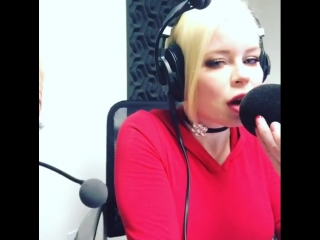 best jenna shea и nikki delano очень горячо и эмоционально ведут прямой эфир на радио секс звезда порно модель best