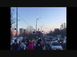 best украинцы создали живую цепь соборности на мосту патона в киеве best