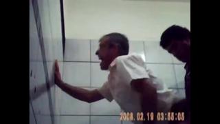 best скрытая камера в туалете засняла секс двух мужиков best