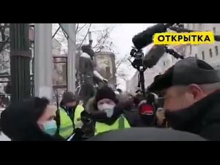 best на арбате женщины выстроились в цепь солидарности и растянули белую ленту best