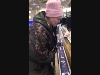 best в российский магазин электроники пришла необычная бабуля которой был не нужен продавец консультант best