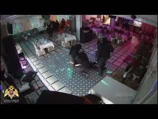 best бухой в ноль мужчина попытался взять под контроль ресторан на северо западе столицы не вышло best