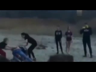 best вот так нынче барышни в тамбове выясняют отношения все школьницы может мальчика не поделили best