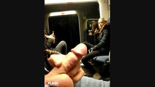 best юная девушка смотрит как мужик дрочит член в электричке best