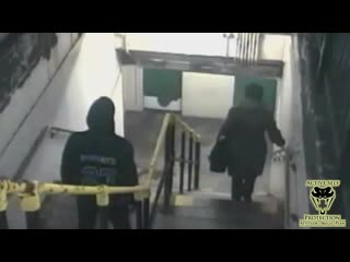 best брутальное нападение на женщину в подземном переходе best