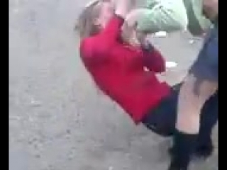 best сняла лифчик девочке во время драки уличные драки ru best
