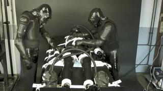 best rubngum двое пытают одного гей порно резиновый фетиш бдсм rubber gay fetish секс доминирование раб хозяин мумия best