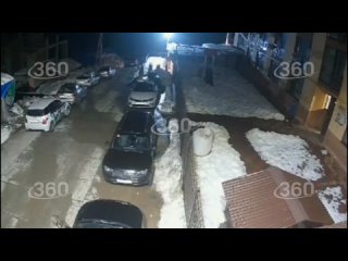 best мужчина в красной поляне напал с молотком на молодые отгонявшую шакалов best
