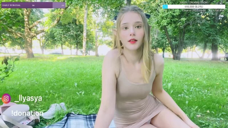 best милашка стримерша ляся ругается и светит прелестями lyasyaa твои блогерши best