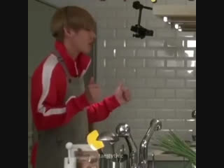 best dropping this short compilation of taehyung spacing out and start dancing by himself in run bts he is so adorable best