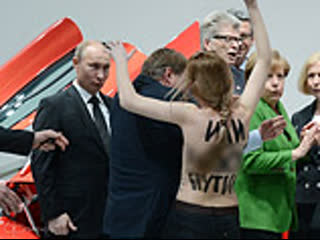 best активистки femen показывают грудь путину и меркель президенту рф понравилось best