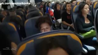 best истасамка шлюха дрочит прямо в самолете перед людьми порно секс соло в людном месте best