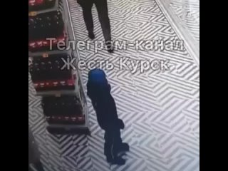best мужчина ударил кулаком маленького ребенка по лицу в магазине best