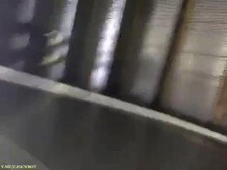 best китаец секс маньяк кончет на жопы азиаток публичное порно сперма конча на юбку штаны трусики в метро автобус best