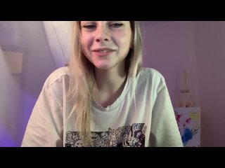 best шалава показала маленькие сиськи и заматерилась так как размер е и саму не устраивает best