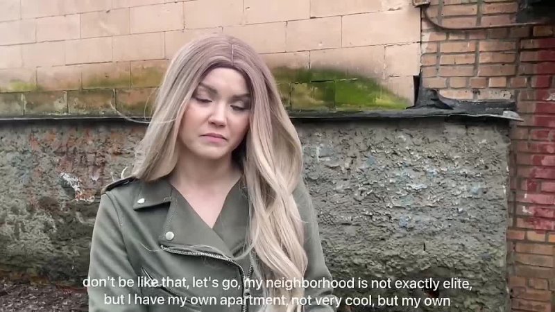 best алекса миллс на улице сразу сказала что она без трусиков но в сексуальных колготках best