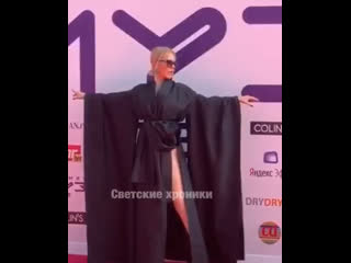 best маша малиновская явилась на премию музтв без трусов best