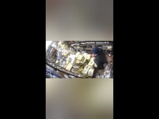 best мужчина разгромил алкомаркет потому что его падчерице платили слишком маленькую зарплату best