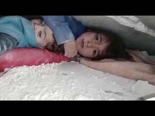 best землетрясение в турции кадры братика и сестры находившихся под завалами уже 17 часов позже они были спасены 7 02 23 best