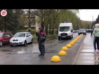 best деловая мадемуазель на range rover оставила свою машину в неположенном месте и закрыла тем самым проезд best