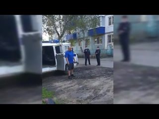 best в иркутской области копы расстреляли неадекватного чудика за то что он попытался напасть на них с ножом best