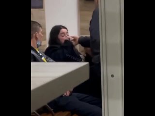 best в одессе молодая девушка перепила и налетела на таксиста которого она вызвала вместе с компанией друзей best