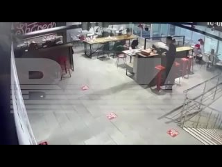 best в московском кфс неадекватный мужик пришёл решать проблемы с топором best