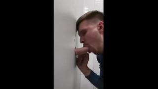 best отсосал мужику в туалете тц русское гей порно видео russian gay porn video glory hole глори хол дырка прославления best