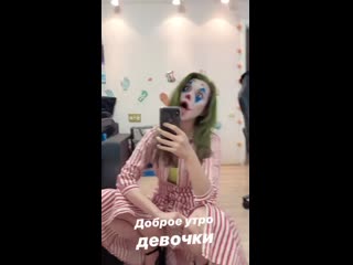 best аринян трет себя по пизде в прямом эфире засветила трусы во время стрима трсусики без цензуры теребит киску best