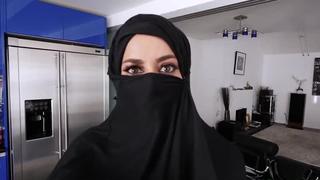best девушка с арабской внешностью в хиджабе отсосала и дала себя трахнуть в мотеле за деньги arabian love fuck and best