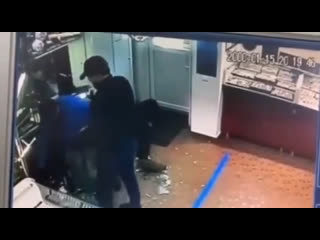 best на камеры попало недавнее ограбление ювелирного салона в ижевске на 20 миллионов рублей best