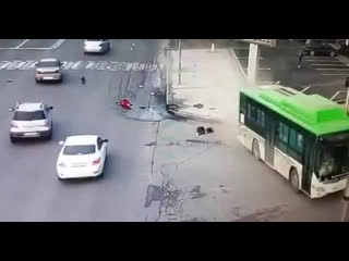best 18 в казахском шымкенте после наезда автобуса без водителя погибли 4 человека best