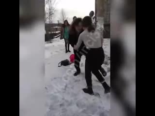 best издеваются над школьницей драка жесть избиение 2020 усть куте best