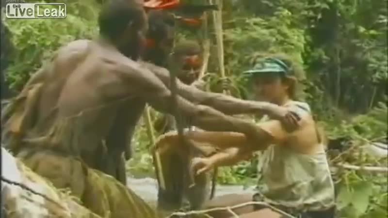 best папуа новая гвинея 1976 год племя видит белого человека впервые аборигены пробуют соль best
