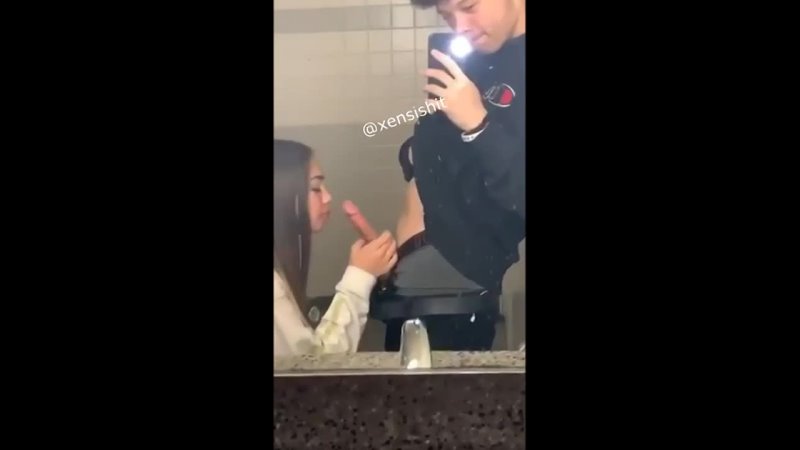 best молодая студентка отсосала хуй в туалете на камеру айфона минет глотает сперму слив бывшей русское домашнее порно best