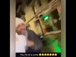 best во франции долбоёбы устроили себе стрёмное развлечение мрази хватают стариков за руку и угарая заставляют бежать best