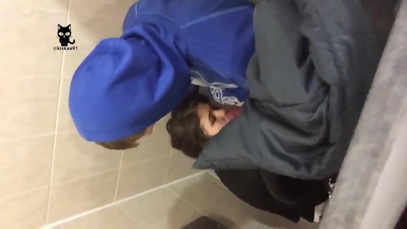 best спалил кореша как он дал на клык шлюшке в туалете домашнее русское порно best
