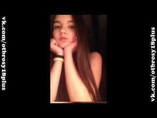 best милая красавица в спортивном лифчике общается в перископе с подписчиками periscope засветы best