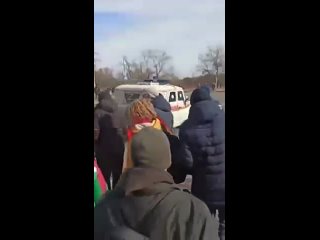 best в энергодаре безоружные местные жители голыми руками гонят вооруженных оккупантов из своего города несмотря на то best