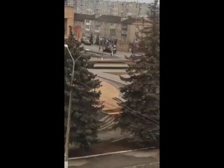 best колонные армии россии подняли национальные флаги и мирно взяли под контроль балаклею к юго востоку от харькова best